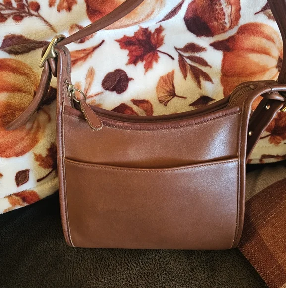 Coach VTG. LEGACY ZIP BAG #L8N-9997 - Picture 2 of 13